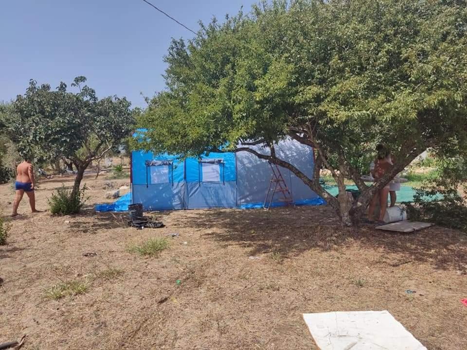 Aree Tende Presso La Casa In Campagna Di Ottavia Alezio Exterior foto