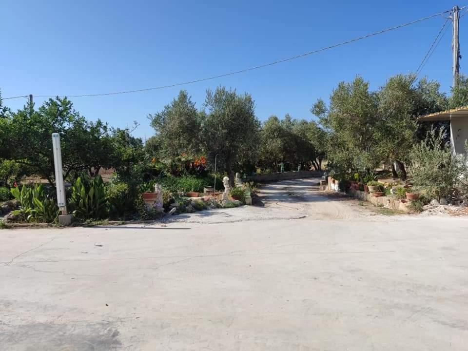 Aree Tende Presso La Casa In Campagna Di Ottavia Alezio Exterior foto