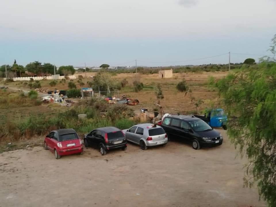Aree Tende Presso La Casa In Campagna Di Ottavia Alezio Exterior foto