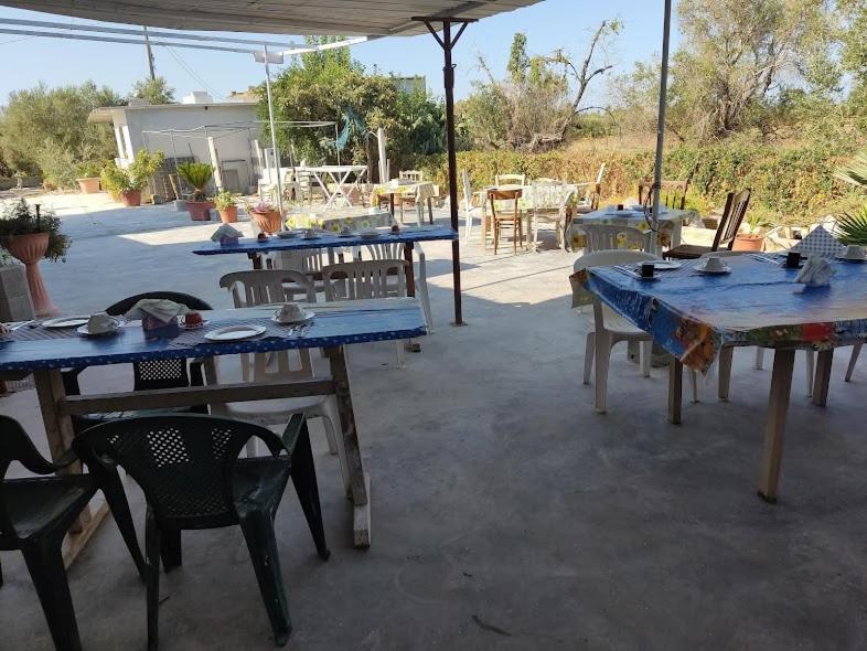 Aree Tende Presso La Casa In Campagna Di Ottavia Alezio Exterior foto