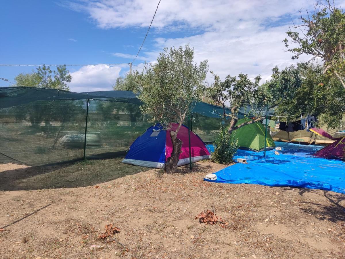Aree Tende Presso La Casa In Campagna Di Ottavia Alezio Exterior foto